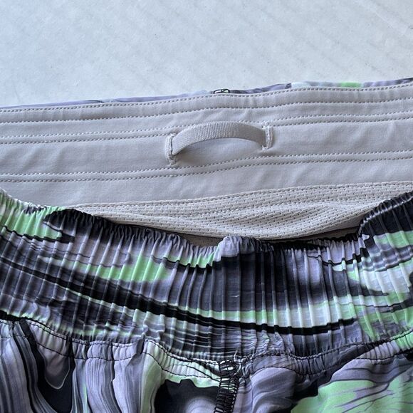 Lululemon Hotty Hot High-Rise Running Shorts 4" *Special Edition* Women’s Size 6 - Picture 11 of 13